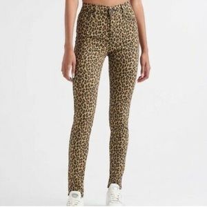 Levi’s 720 High Rise Leopard Skinny Pants Size 24 Like New